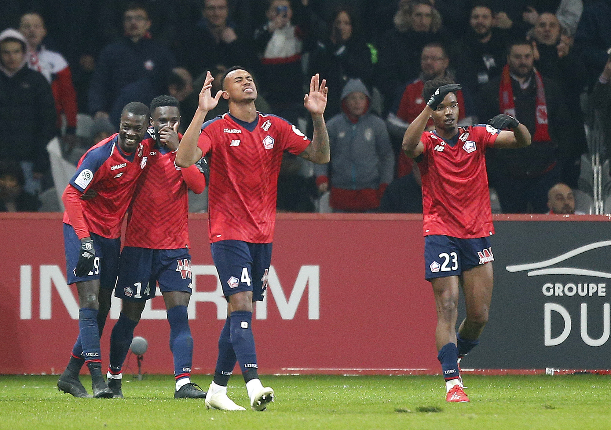 包含里尔客场失利，前景不容乐观的词条