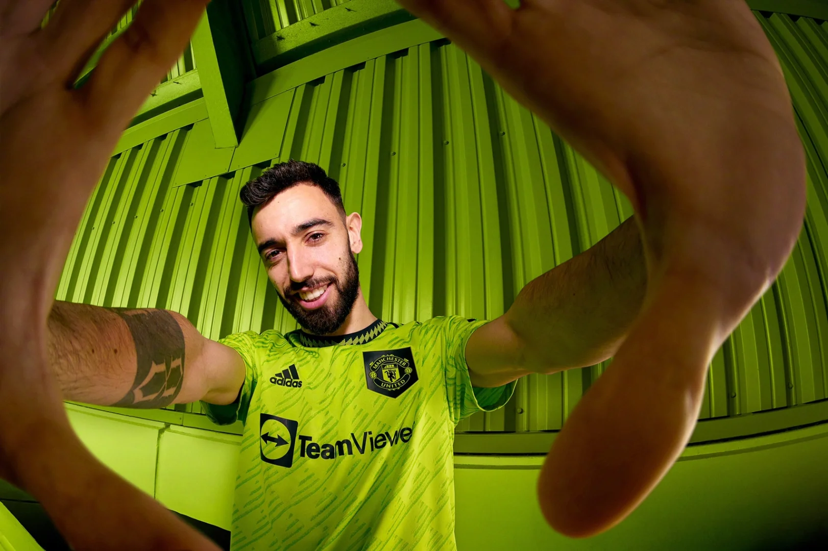 包含梅西赛前列队欢迎曼联，尊重对手尽显风度！的词条