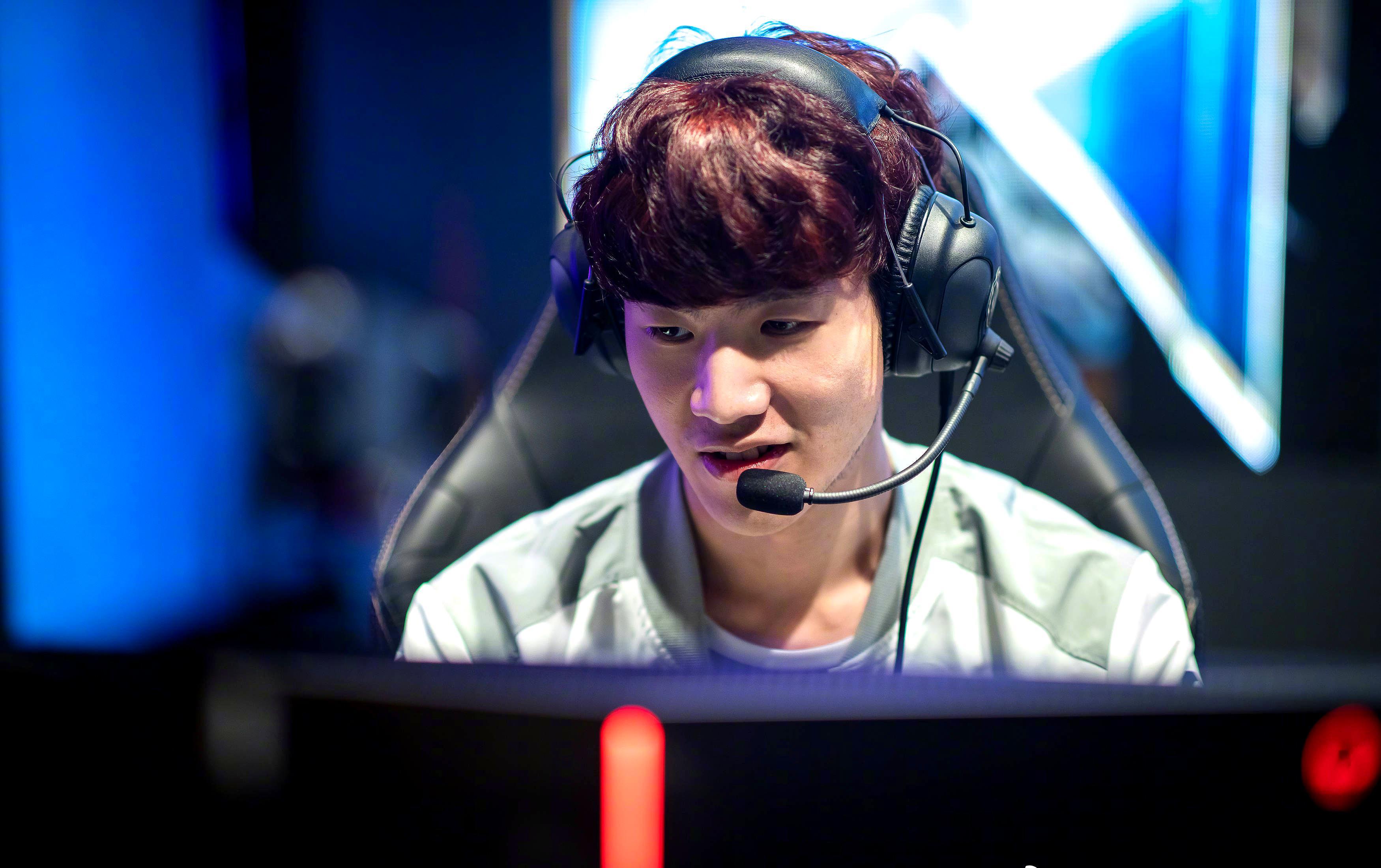  萨拉赫巅峰对决，TheShy与30激战SKT分钟，高光表现胜负难料！